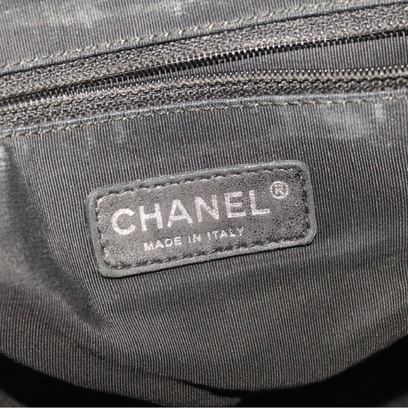 Chanel Silver 31 Rue Cambon Hobo Bag. In good condition. Minimal wear - Picture 11 of 16